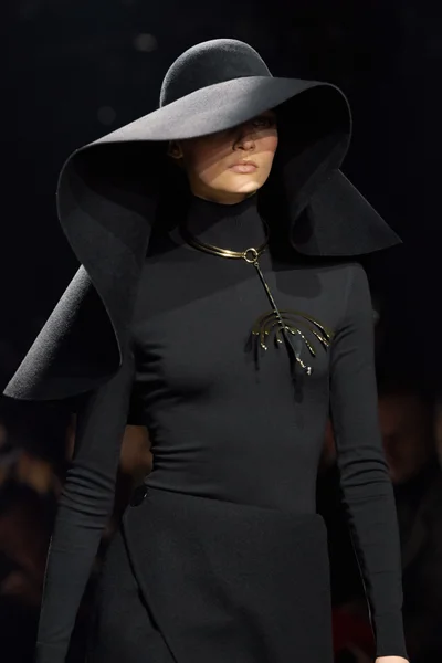Look 1